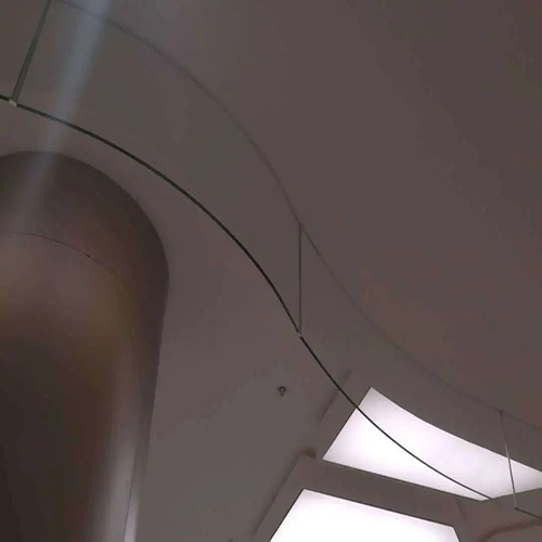 擋煙垂壁關(guān)注點(diǎn)(圖1) 頂上玻璃擋煙垂壁.jpg